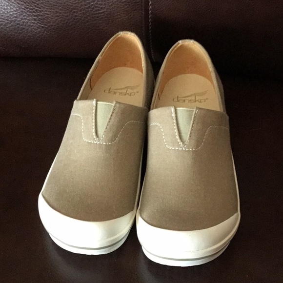 Dansko Children’s Shoes💥💥5 Star Rated💥💥 - Picture 2 of 4